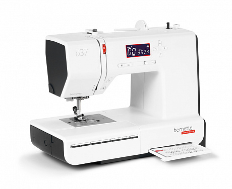Бытовая швейная машина Bernette b37, Швейцария